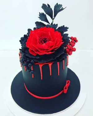 Праздничный тортЧерно-красный