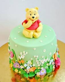 Дитячий торт Вінні в квіточках