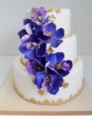 Свадебный тортСиняя орхидея