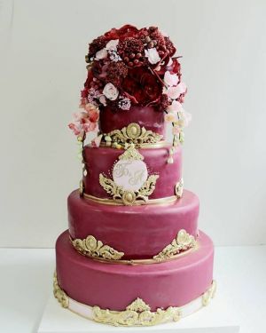 Свадебный тортЦветы бордо