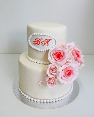 Свадебный тортКоралловые розы