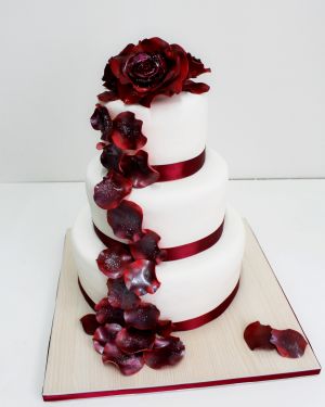Свадебный тортБархатные розы