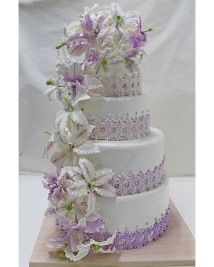 Свадебный тортВодопад лилий