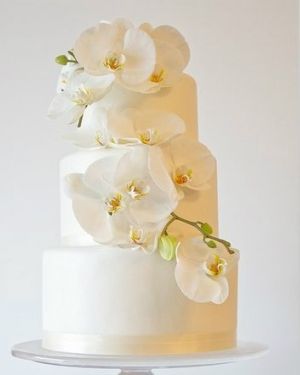 Свадебный тортБелая орхидея